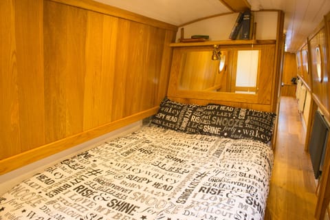 Cabin, 1 Bedroom (Luxury Narrowboat) | 1 bedroom, laptop workspace, iron/ironing board, bed sheets