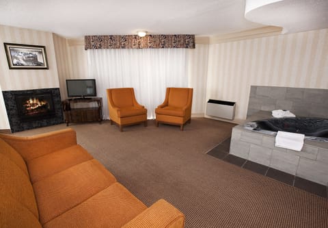 Junior Single Room, 1 Bedroom, Jetted Tub | Living room | 32-inch flat-screen TV with satellite channels, TV