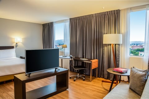 Junior Suite | In-room safe, desk, iron/ironing board, free cribs/infant beds