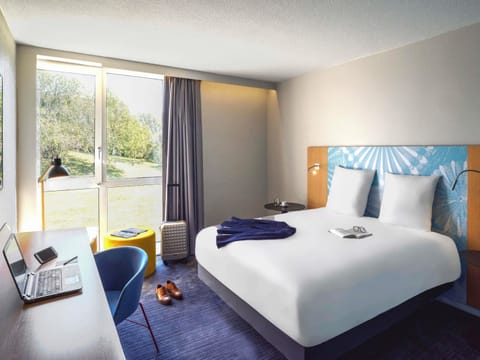 Classic Room, 1 Double Bed | Premium bedding, Select Comfort beds, desk, blackout drapes