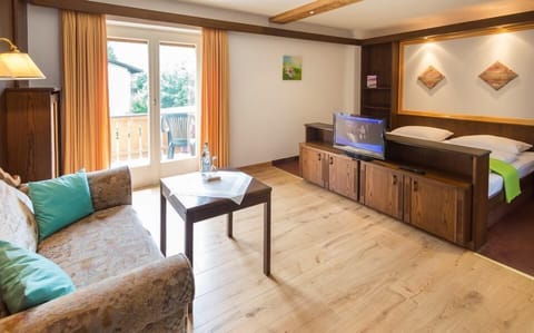 Triple Room, 1 Bedroom | 1 bedroom, minibar, in-room safe, desk