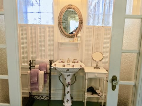 Superior Double Room, Ensuite, Garden View (Orchard) | Miscellaneous