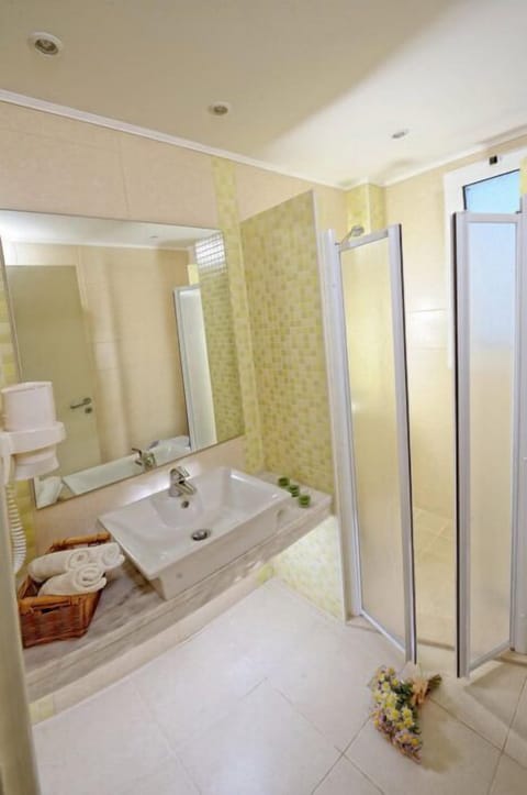 Standard Room, 2 Twin Beds, Partial Sea View | Bathroom | Shower, hair dryer, towels, soap