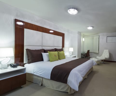 Standard Single Room, 1 Bedroom, Accessible | In-room safe, desk, free WiFi, bed sheets