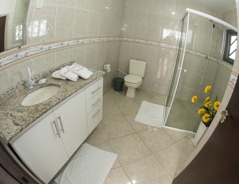 Family Apartment, 2 Bedrooms, City View, Garden Area | Bathroom | Shower, towels