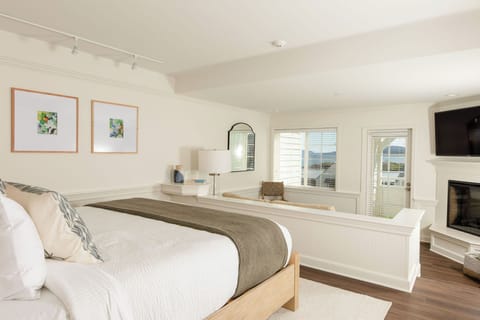 Suite, Bay View (Pet Friendly) | Egyptian cotton sheets, premium bedding, laptop workspace