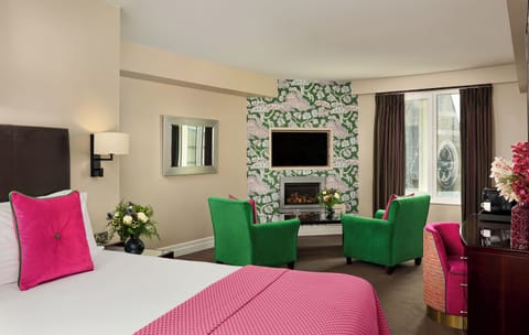 Junior Suite | Premium bedding, in-room safe, desk, laptop workspace