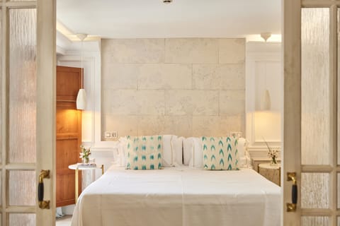 Junior Suite (Living Room or Balcony) | Hypo-allergenic bedding, Select Comfort beds, in-room safe