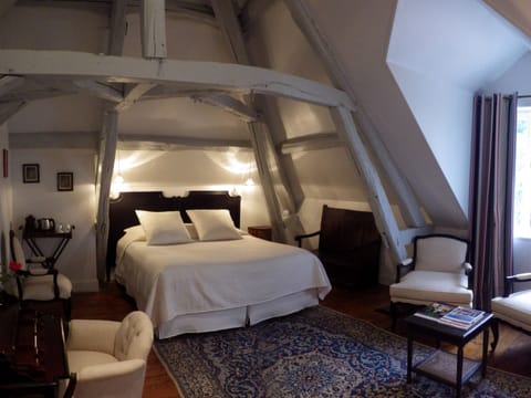 Comfort Double or Twin Room, Garden View | Minibar, in-room safe, individually decorated, desk