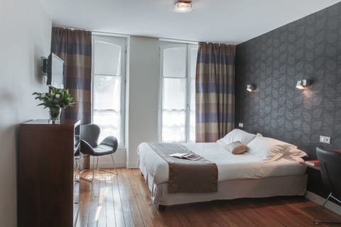 Classic Double or Twin Room | Individually decorated, individually furnished, desk, blackout drapes