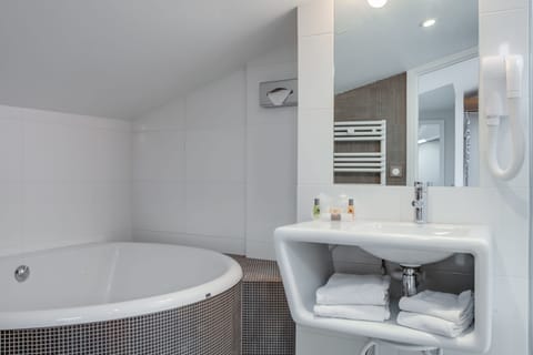 Superior Double or Twin Room | Deep soaking bathtub
