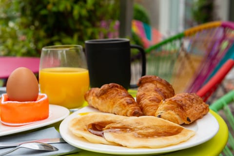Daily buffet breakfast (EUR 14.00 per person)