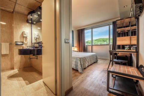 Standard Double Room | Minibar, in-room safe, desk, laptop workspace