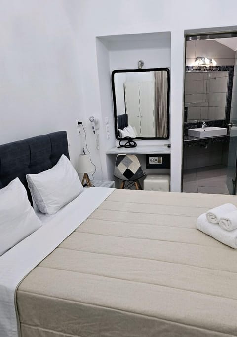 Superior Double Room | Soundproofing, iron/ironing board, free WiFi, bed sheets