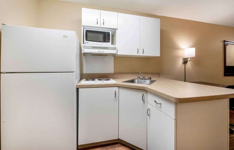 Studio, 1 Queen Bed, Non Smoking | Private kitchen | Fridge, microwave, stovetop, coffee/tea maker