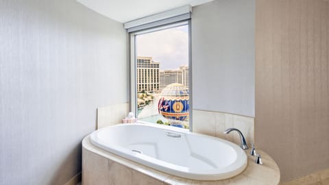 Ultra Resort Vista Room, 1 King Bed, Non Smoking (Newly Renovated) | Bathroom | Separate tub and shower, eco-friendly toiletries, hair dryer, towels