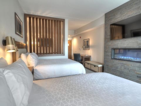 Suite, 1 Bedroom, Fireplace, River View (Top Floor) | Egyptian cotton sheets, premium bedding, pillowtop beds