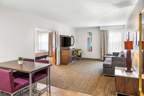 Suite, 1 King Bed, Accessible, Bathtub (Mobility & Hearing) | Living area | 25-inch TV with cable channels, pay movies