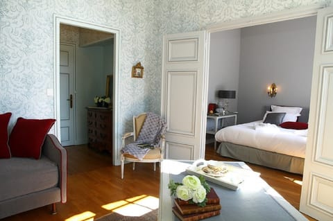 Luxury Suite (Suite Château) | Minibar, desk, free WiFi, bed sheets