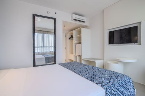 Standard Twin Room | Minibar, blackout drapes, soundproofing, free WiFi