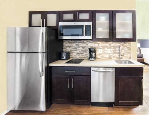 Full-size fridge, microwave, stovetop, dishwasher