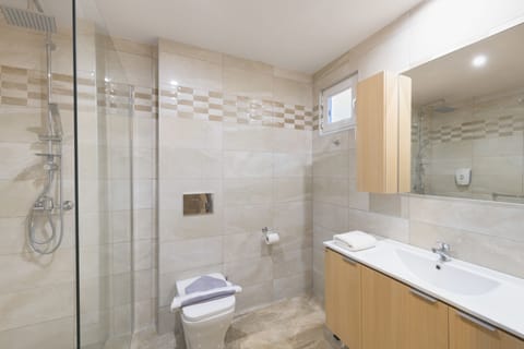 Superior Quadruple Room, Multiple Beds | Bathroom | Bathtub, deep soaking tub, free toiletries, hair dryer