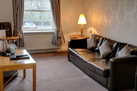 Executive Double Room | Desk, iron/ironing board, free WiFi, bed sheets