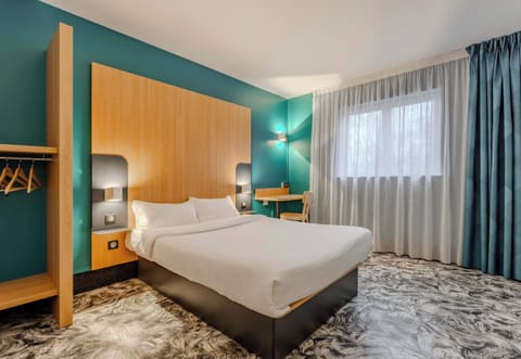 In-room safe, desk, soundproofing, iron/ironing board