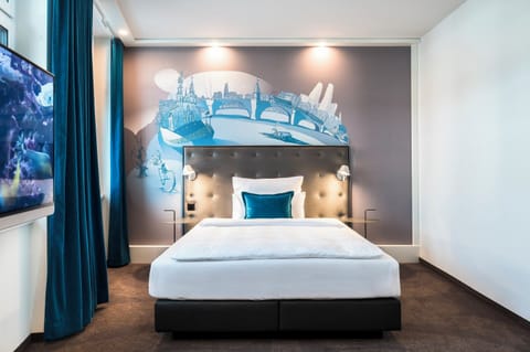 Room, 1 Queen Bed (Motel One) | Egyptian cotton sheets, premium bedding, in-room safe, desk