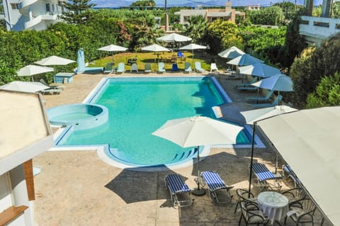 Seasonal outdoor pool, pool umbrellas, sun loungers