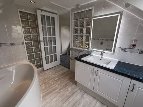 Standard Double Room, Ensuite | Bathroom | Bathrobes, slippers