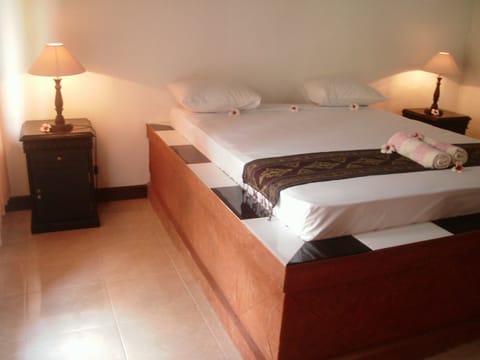 Desk, rollaway beds, free WiFi, bed sheets