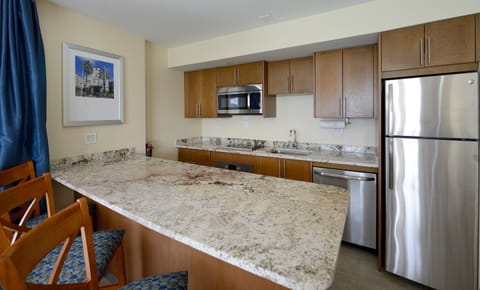 Room, 2 Bedrooms | Private kitchen | Full-size fridge, microwave, oven, stovetop