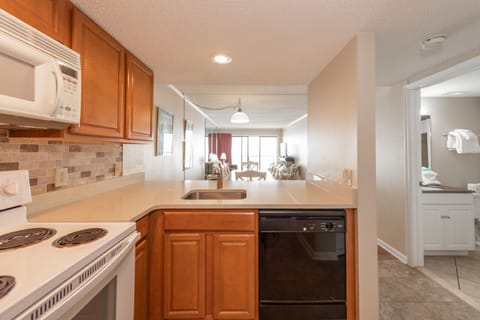 Condo, 3 Bedrooms | Private kitchen | Fridge, microwave, stovetop, dishwasher