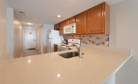 Condo, 3 Bedrooms | Private kitchen | Fridge, microwave, stovetop, dishwasher