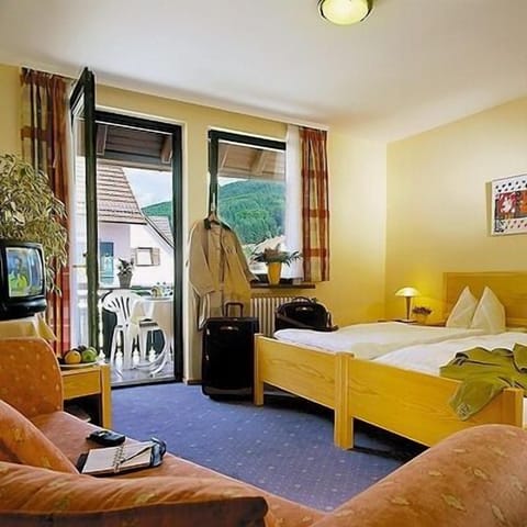 Standard Double Room | Desk, free WiFi, bed sheets