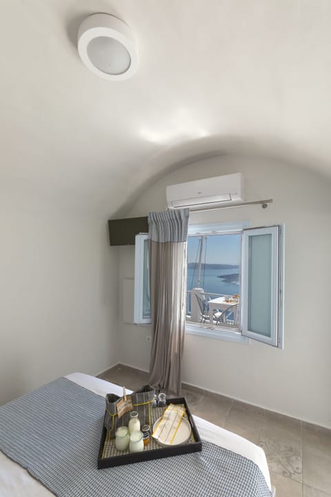 Honeymoon Studio Suite, Jetted Tub | View from room