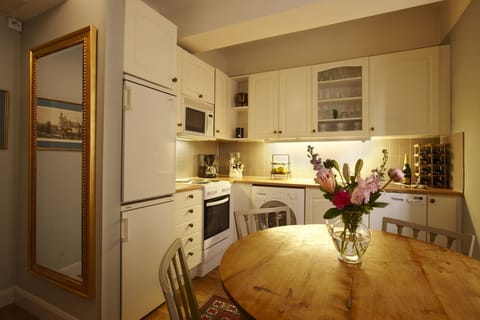 Studio | Private kitchen | Full-size fridge, microwave, oven, stovetop