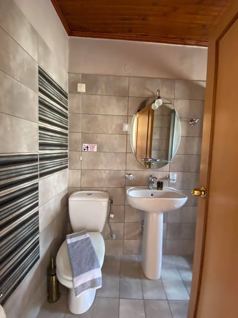 Double Room, Sea View | Bathroom | Shower, free toiletries, hair dryer