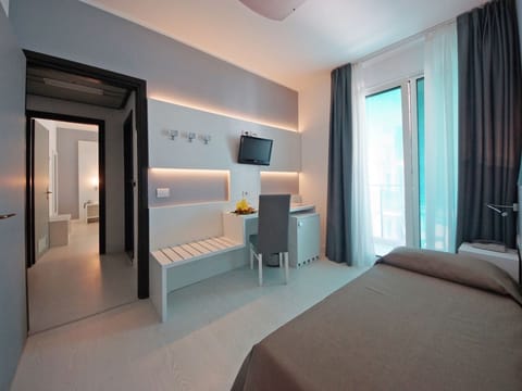 Comfort Single Room | Minibar, in-room safe, desk, soundproofing