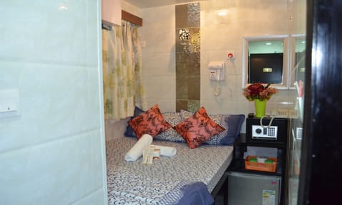 Standard Double Room | In-room safe, iron/ironing board, free WiFi, bed sheets