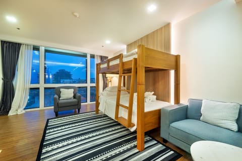 Family Room | In-room safe, iron/ironing board, free WiFi, bed sheets