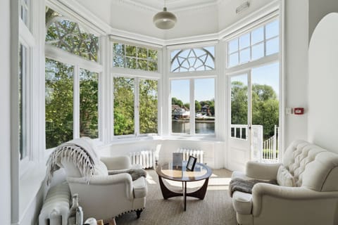 Club Room | Premium bedding, iron/ironing board, free WiFi, bed sheets