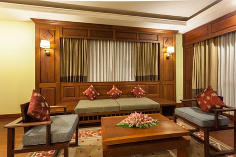 Presidential Suite | Living area | 32-inch flat-screen TV with satellite channels, TV