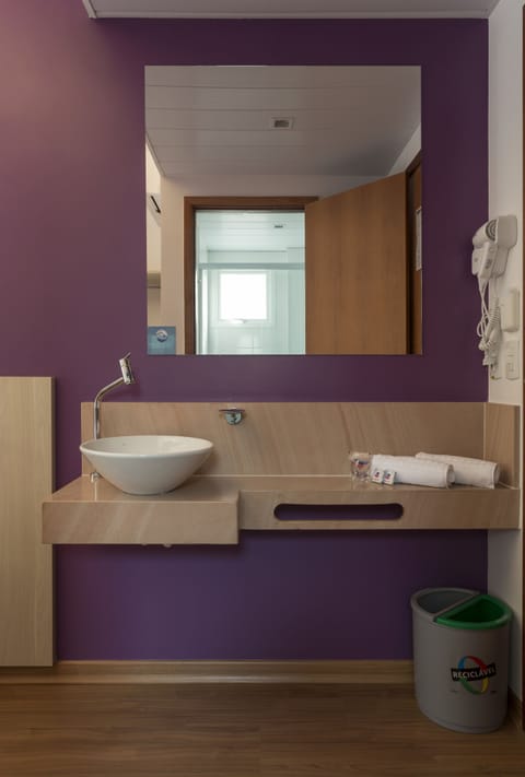 Standard Double Room | Bathroom sink