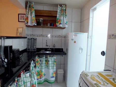 Economy Apartment | Private kitchenette | Fridge, oven, stovetop, coffee/tea maker