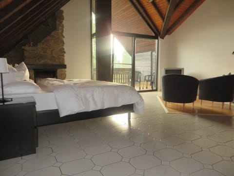 Suite, Private Bathroom