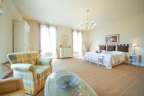 Suite (Mid Tower) | Premium bedding, individually decorated, individually furnished, desk