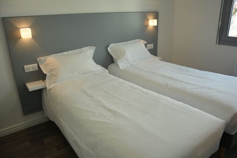 Premium Twin Room, Park View | Premium bedding, desk, free WiFi, bed sheets