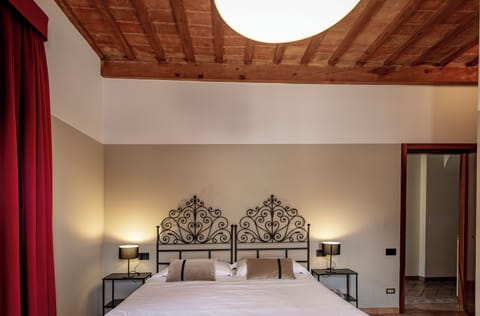 Hypo-allergenic bedding, in-room safe, desk, soundproofing